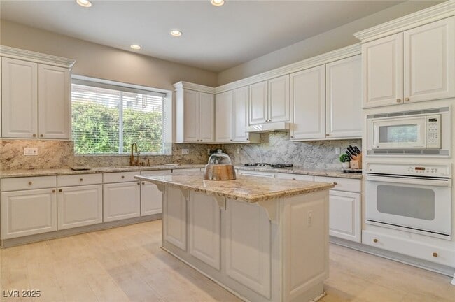 Building Photo - 209 Surtees Point St