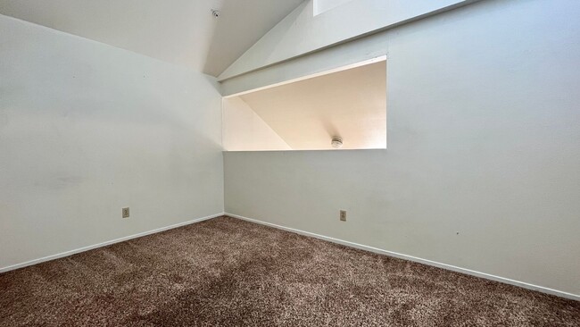 Building Photo - Desirable Pine Creek Condo Near Cal Poly  ...