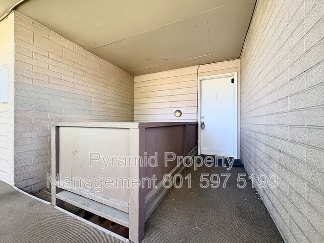 Building Photo - 805 S Cheyenne St