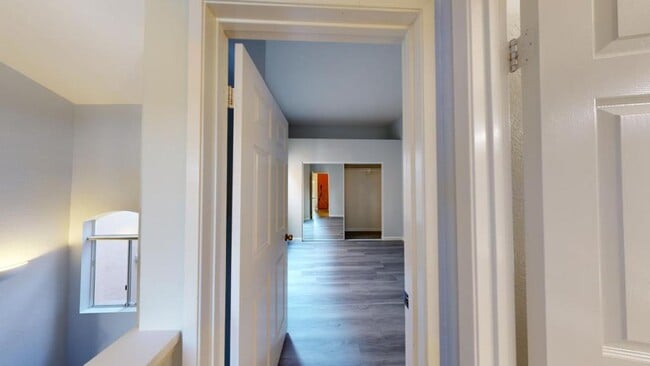 Building Photo - 7254 Shoreline Dr