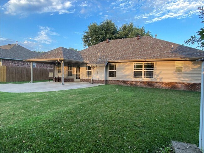 Building Photo - 2949 Bluegrass Pl