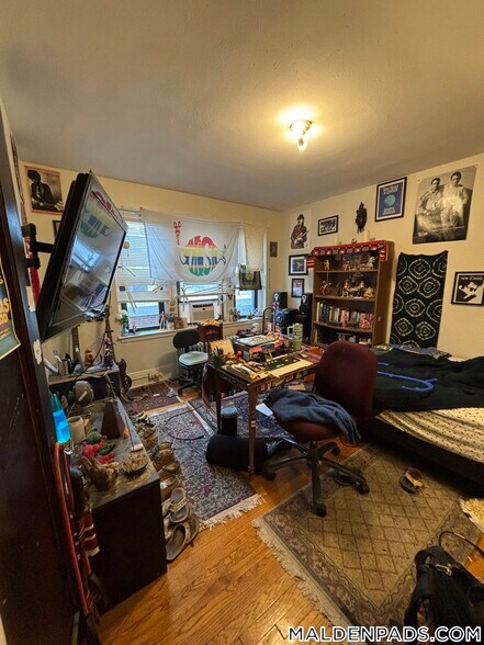 Building Photo - 349 Pleasant St