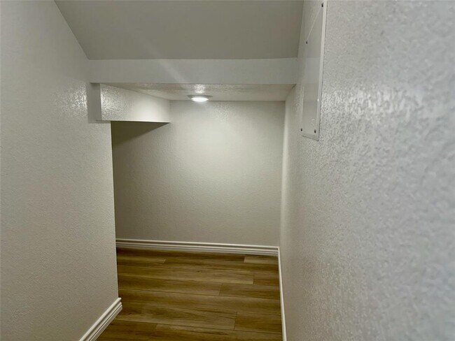 Building Photo - 515 War Admiral Dr