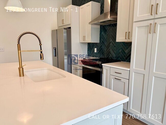Building Photo - 1293 Longreen Ter NW