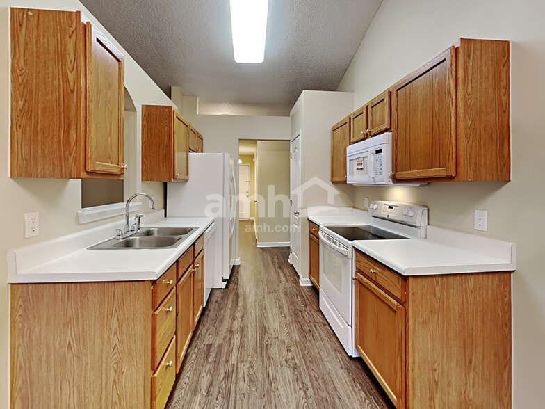 Building Photo - 5405 Orchard Pond Dr