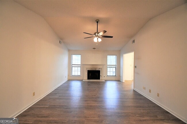 Building Photo - 815 Bedford Park