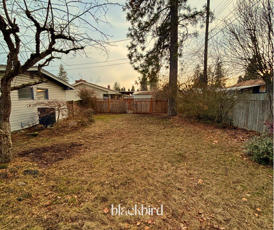 Building Photo - 6905 N Lincoln St