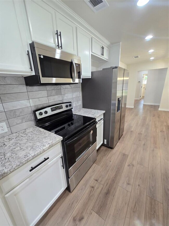 Building Photo - 1025 Terra Alta Dr