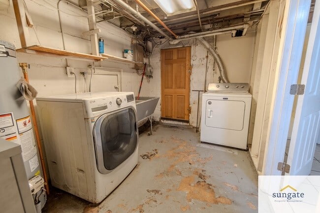 Building Photo - 2018 Griffis Ave