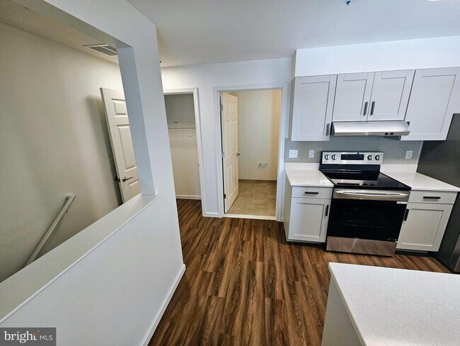 Building Photo - 200 Hamilton Ave