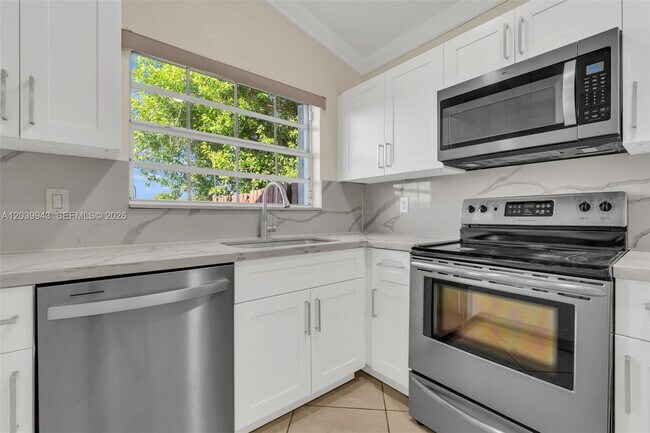 Building Photo - 15311 SW 52nd Terrace