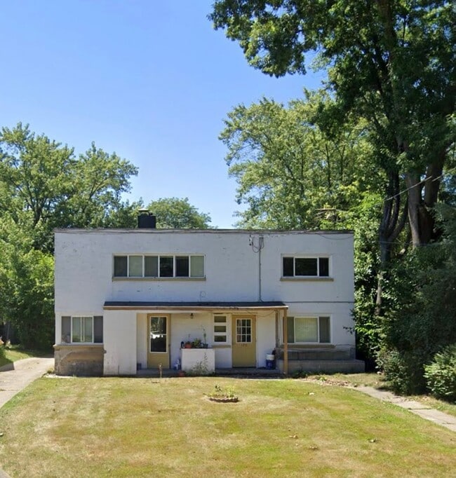 Building Photo - 120 36th St NE