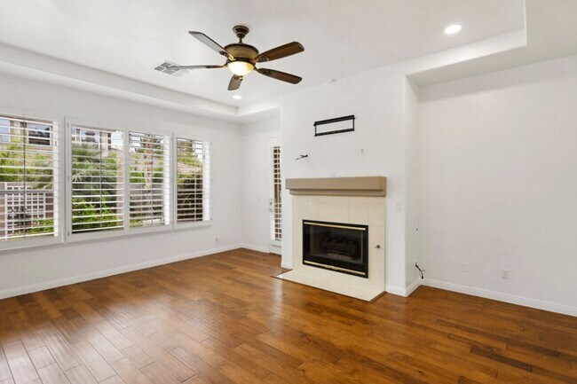 Building Photo - 5 Bedroom Pool Home Located In Summerlin G...