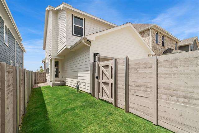 Building Photo - 4800 Maxwell Dr