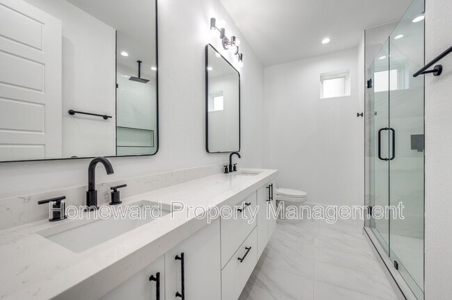 Building Photo - 2343 Hondo Ave