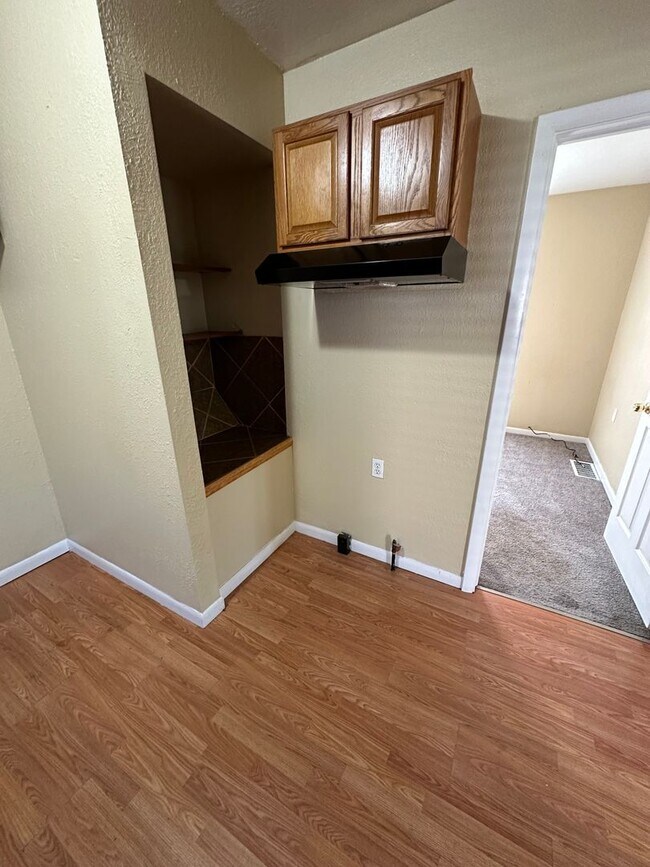 Building Photo - 2 bed 1 bath