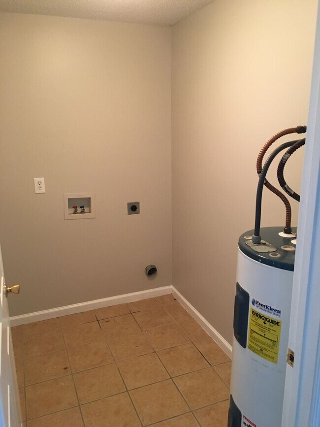 Building Photo - 3/2 Apartment in West Rome $1,195