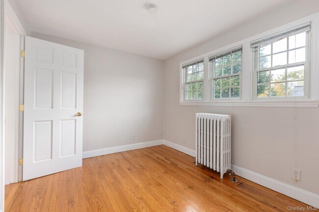 Building Photo - 744 Titicus Rd