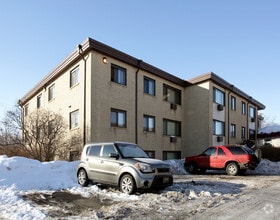 Building Photo - 966-976 Robert St S