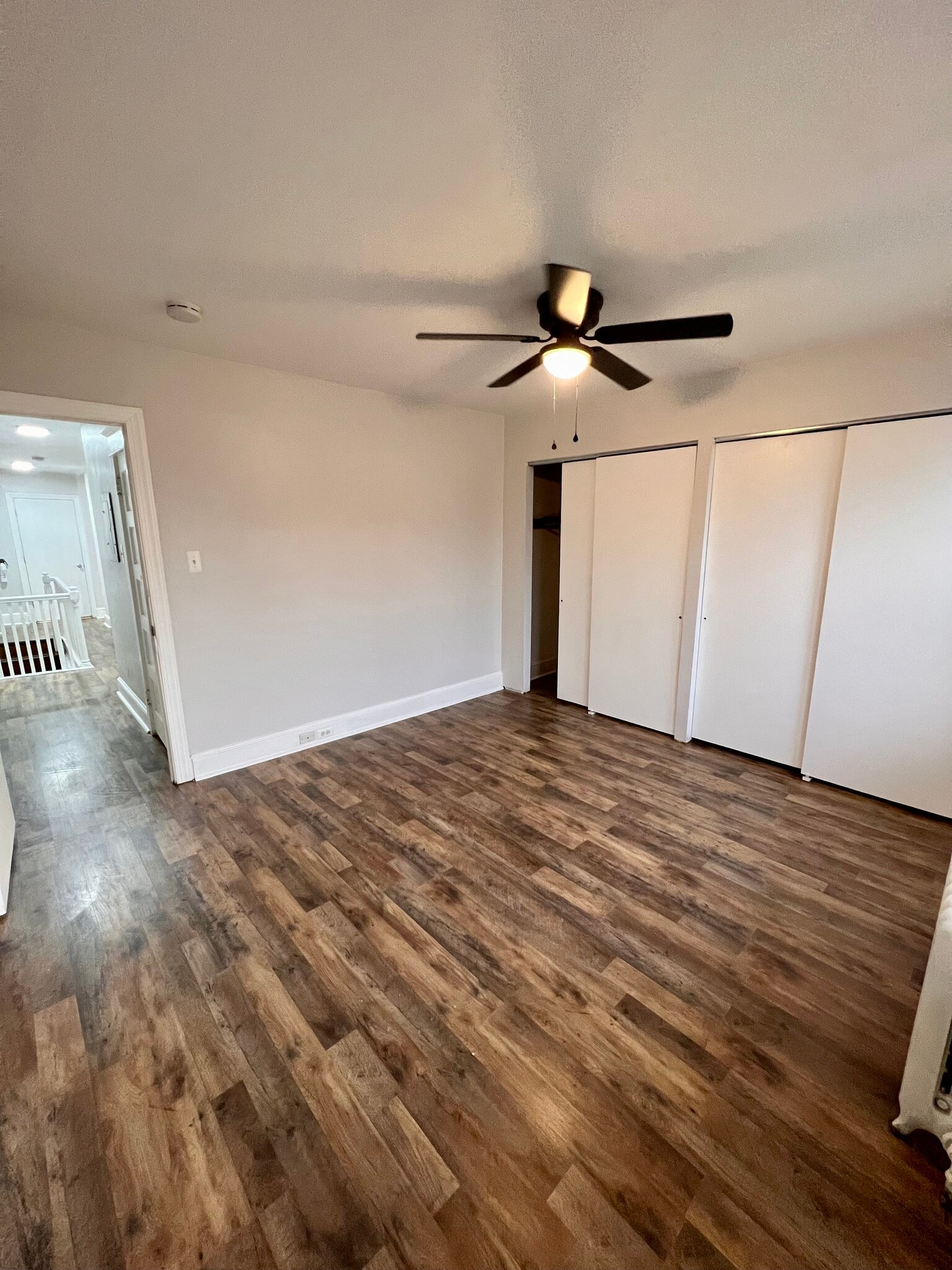 bedroom with spacious closet - 340 E Broadway Ave
