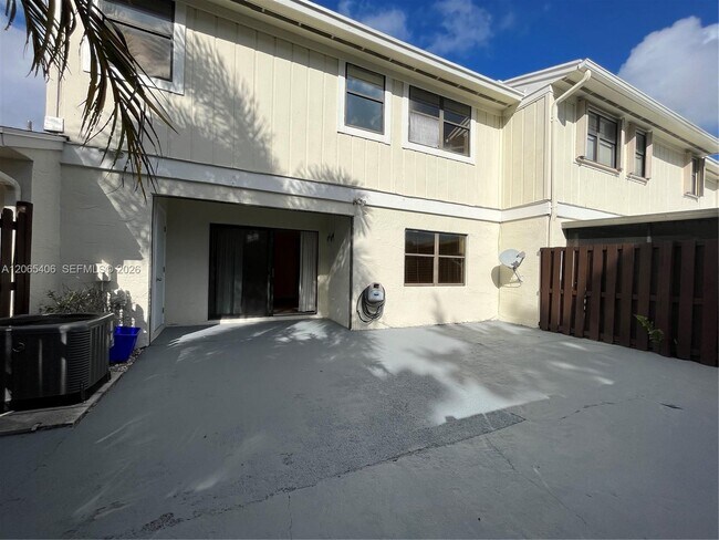 Building Photo - 5170 Tennis Ln