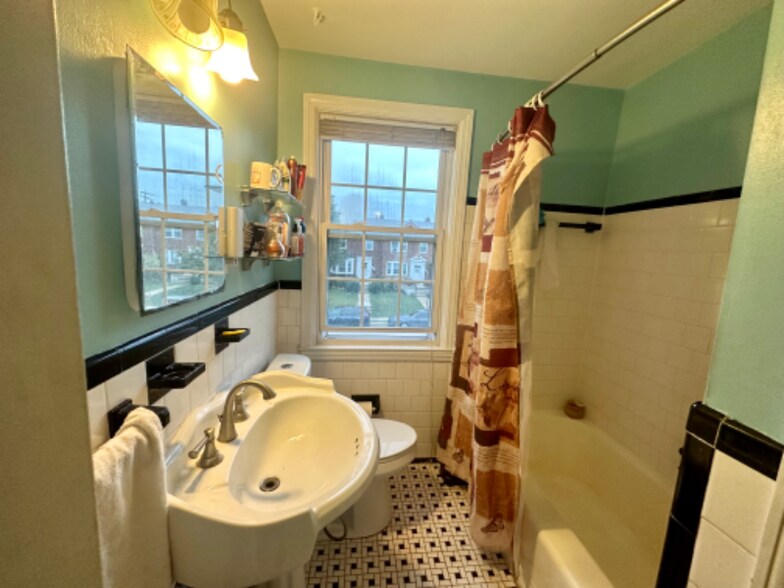 Building Photo - 309 Stratford Rd