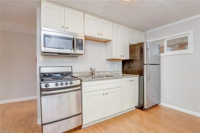 Building Photo - 315 15th St