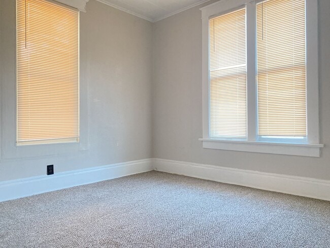 Building Photo - Coming Soon! Updated 4 bed 2 bath house right in the heart of Benson.