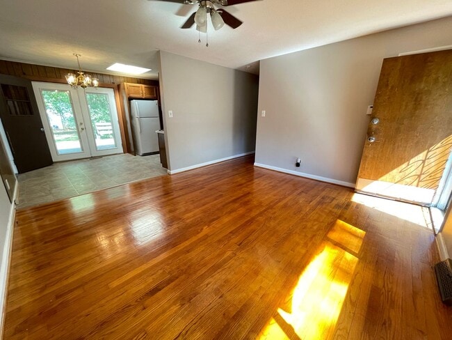 Building Photo - Beautiful 3 bedroom house with wood floors...