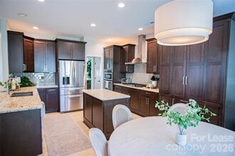 Building Photo - 615 Circle Trace Rd