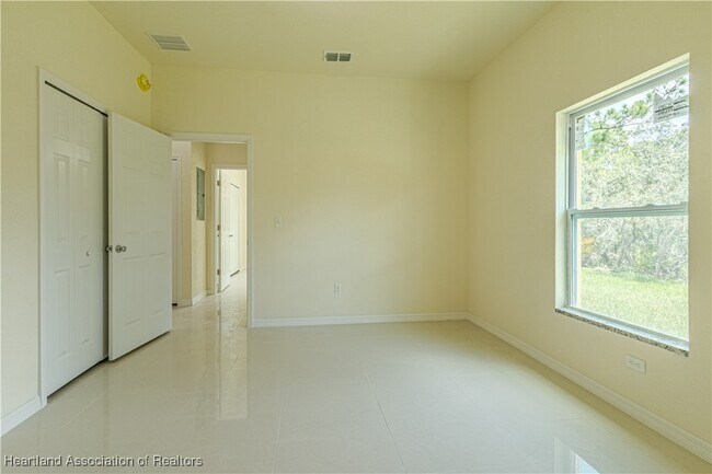 Building Photo - 3210 Oleander Dr