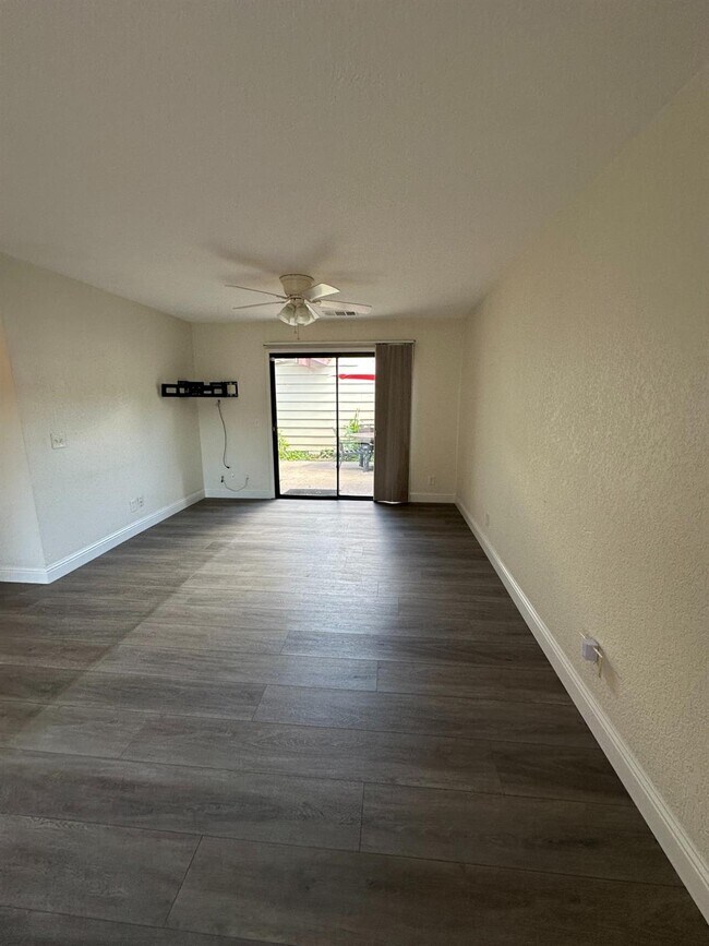 Building Photo - 6201 N West Ave