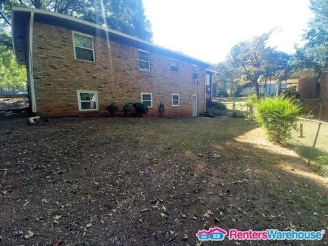 Building Photo - 2574 Brentford Pl