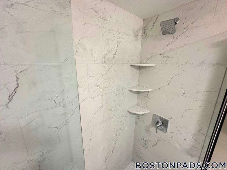 Building Photo - 64 N Margin St