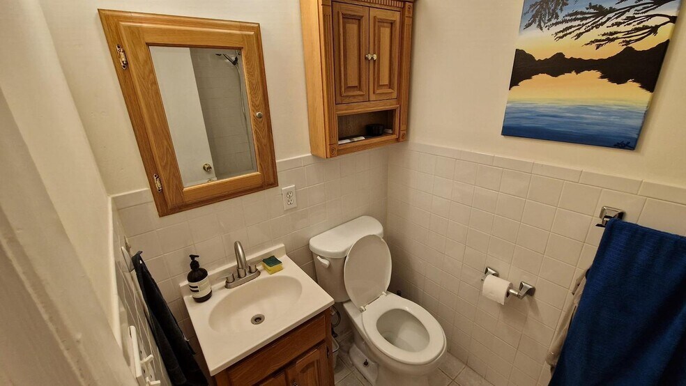 Building Photo - 19 Hunting St