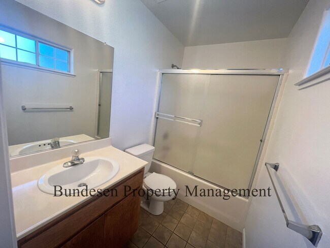 Building Photo - Lovely 3 bedroom duplex - Shown by appoint...