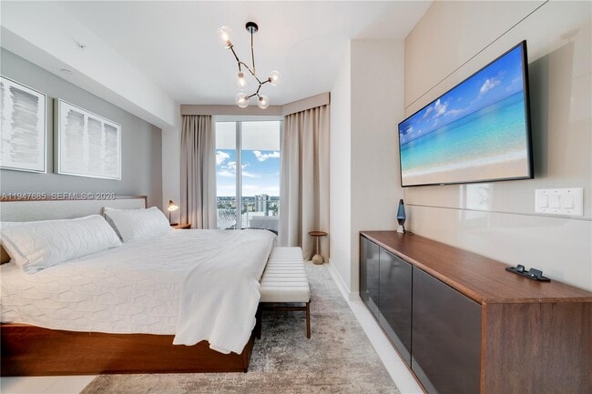 Building Photo - 851 NE 1st Ave