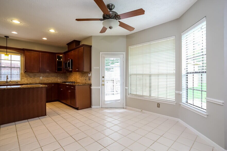 Building Photo - 5111 Natural Bridge Dr