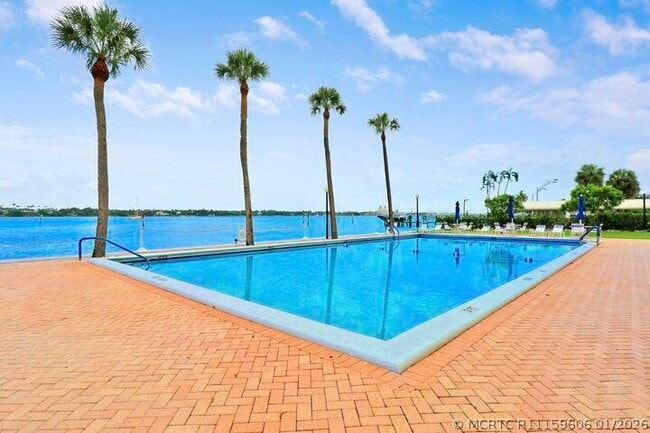 Building Photo - 2600 N Flagler Dr