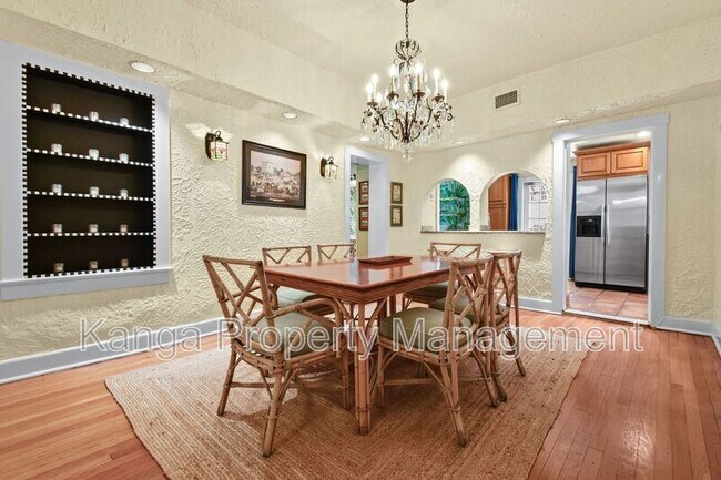 Building Photo - 194 Almeria Rd