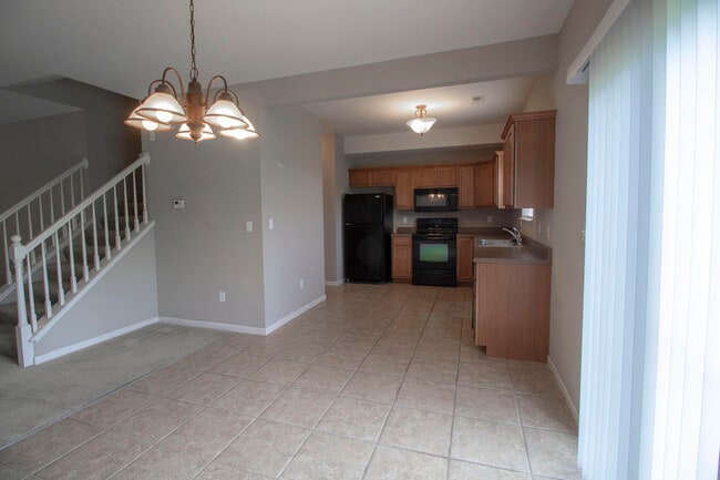 Building Photo - 5000 Derby Ridge Dr