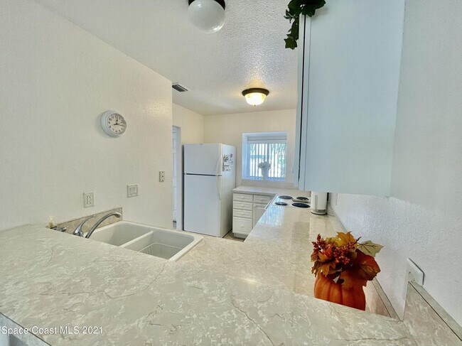 Building Photo - 135 Ocean Park Ln