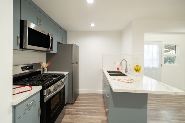 Building Photo - OPEN HOUSE TUESDAY 13,2025@ 6:30pm!       ...