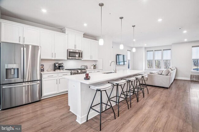 Building Photo - 6732 Belcrest Rd