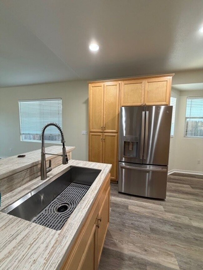 Building Photo - Beautiful Bradley Square Single Story Home With Easy Access to Shopping/101 Frwy