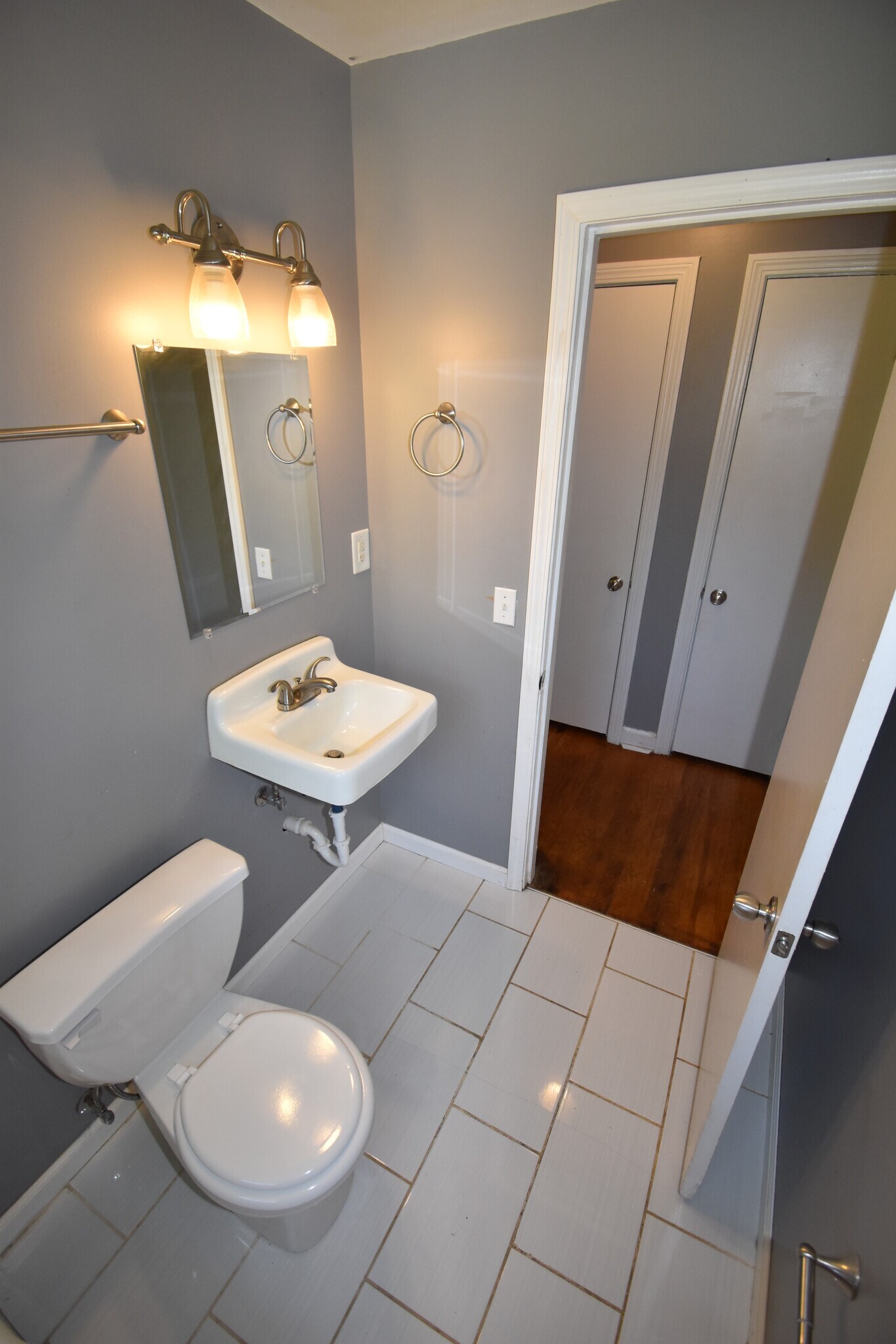 Building Photo - 406 Hietts Ln