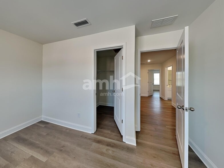Building Photo - 3460 Lincoln Hts Ln