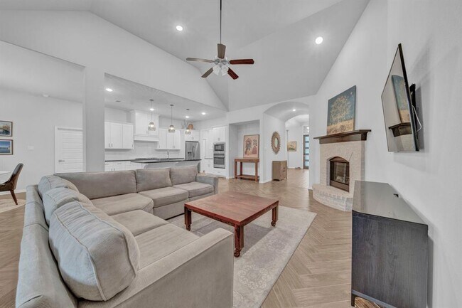 Building Photo - 23619 Greenwood Springs Pl