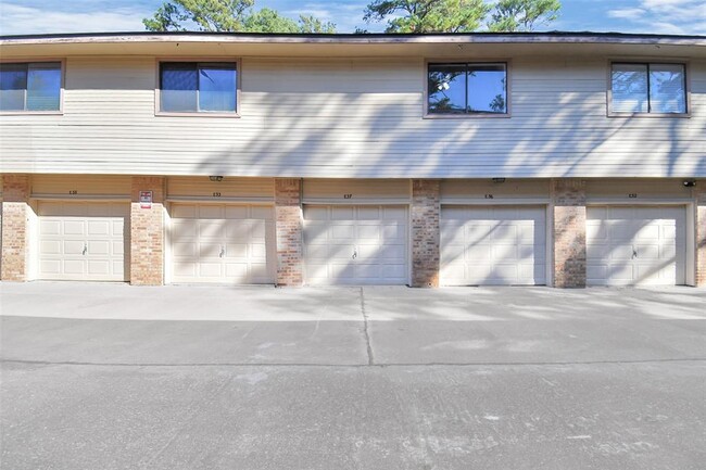 Building Photo - 16800 Sugar Pine Dr