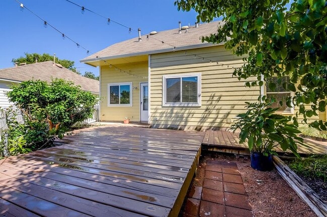 Building Photo - 1504 E 19th St